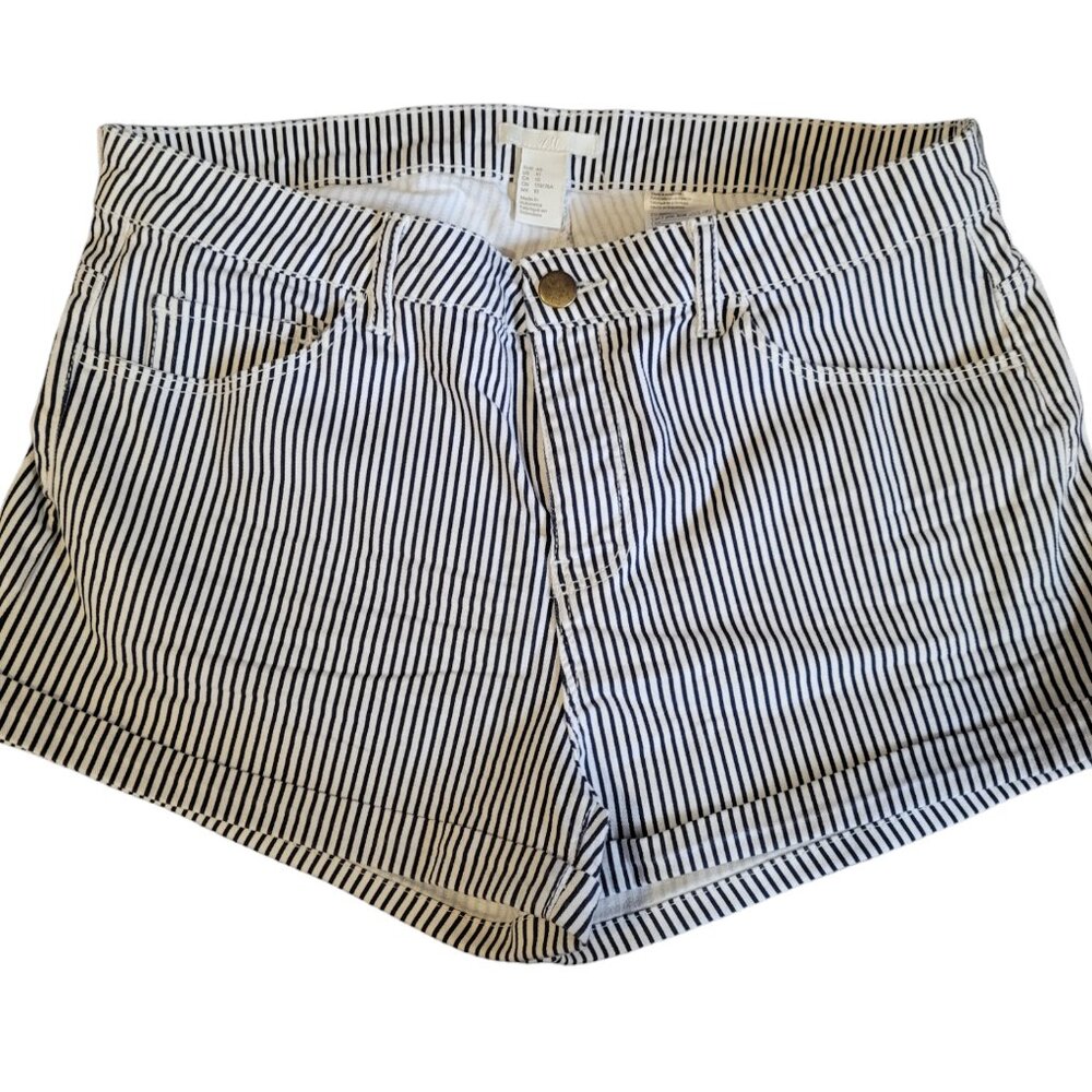 H&M woman's black and white striped shorts Size 10